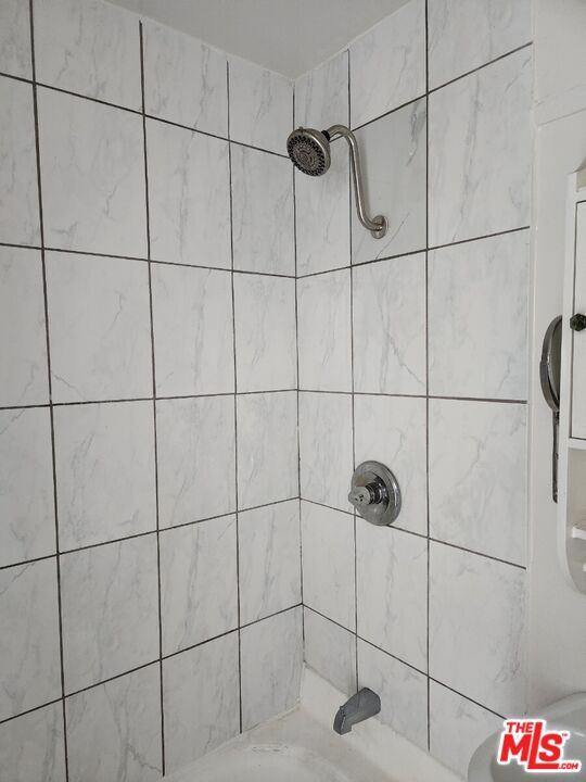 Building Photo - 1402 N Las Palmas Ave