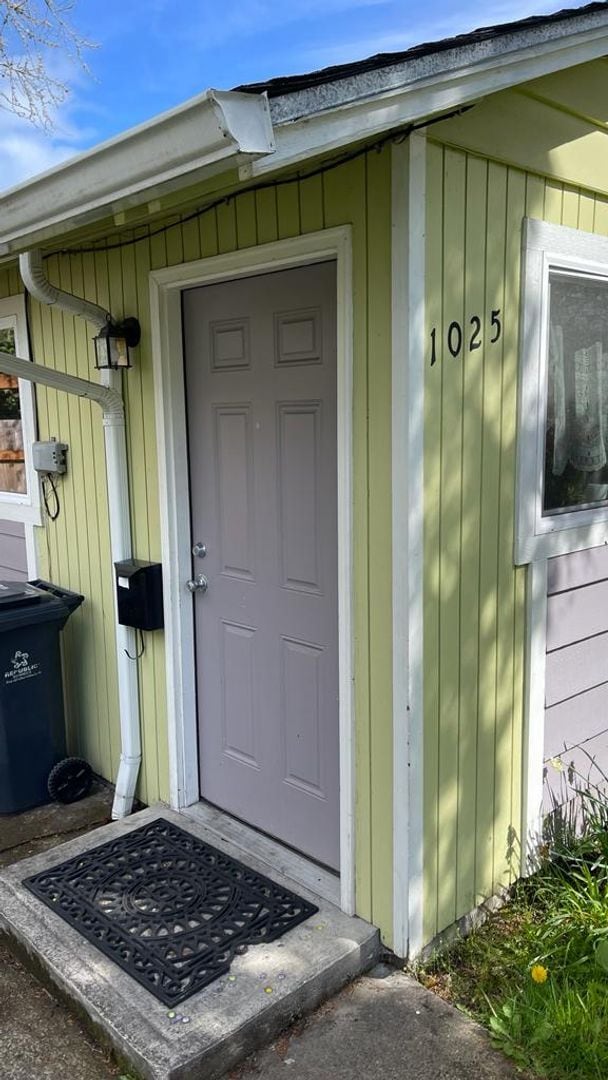 Building Photo - Cozy 1 Bed, 1 Bath Home with Backyard and is Near OSU Campus!