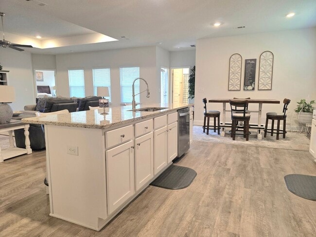 Building Photo - 8055 Silver Maple Dr