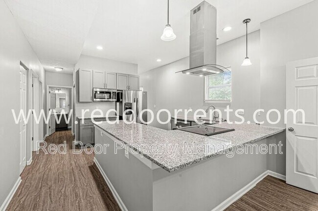 Building Photo - 2345 N Kenwood Ave