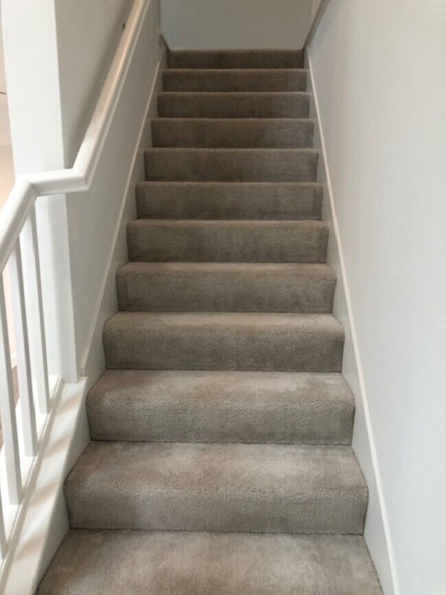 Building Photo - Newer 3 Bedroom 2.5 Bath in Mountain House