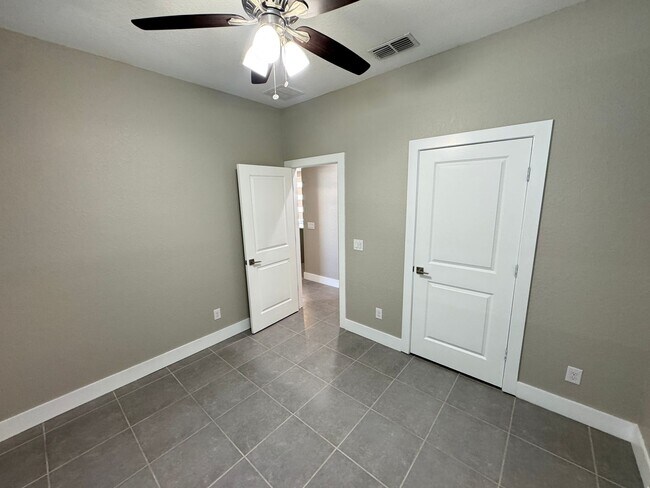 Building Photo - $500 OFF OF A MONTH OF RENT! Beautiful 4BD/2BA Home in Poinciana – No HOA Approval Needed! Pets W...