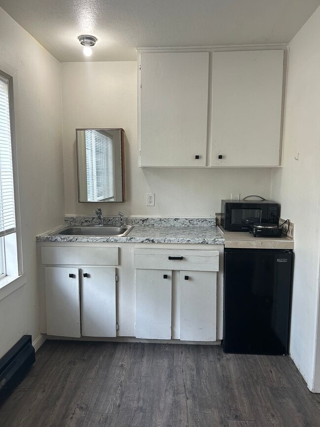 Building Photo - Charming Studio Retreat on Boise Bench!