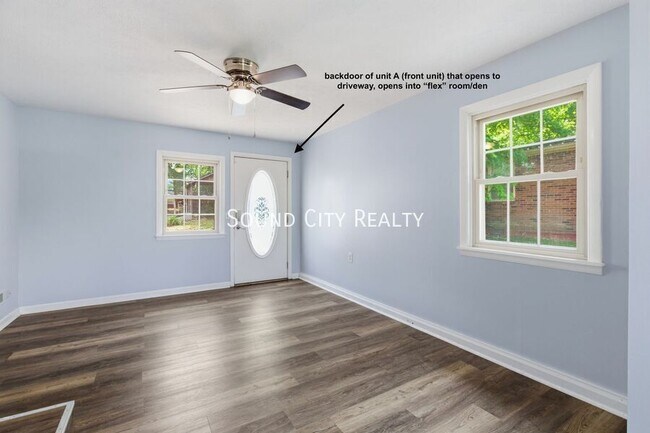 Building Photo - 7016 Bonnalake Dr