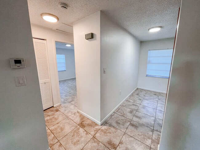 Building Photo - 122 Laidback Way