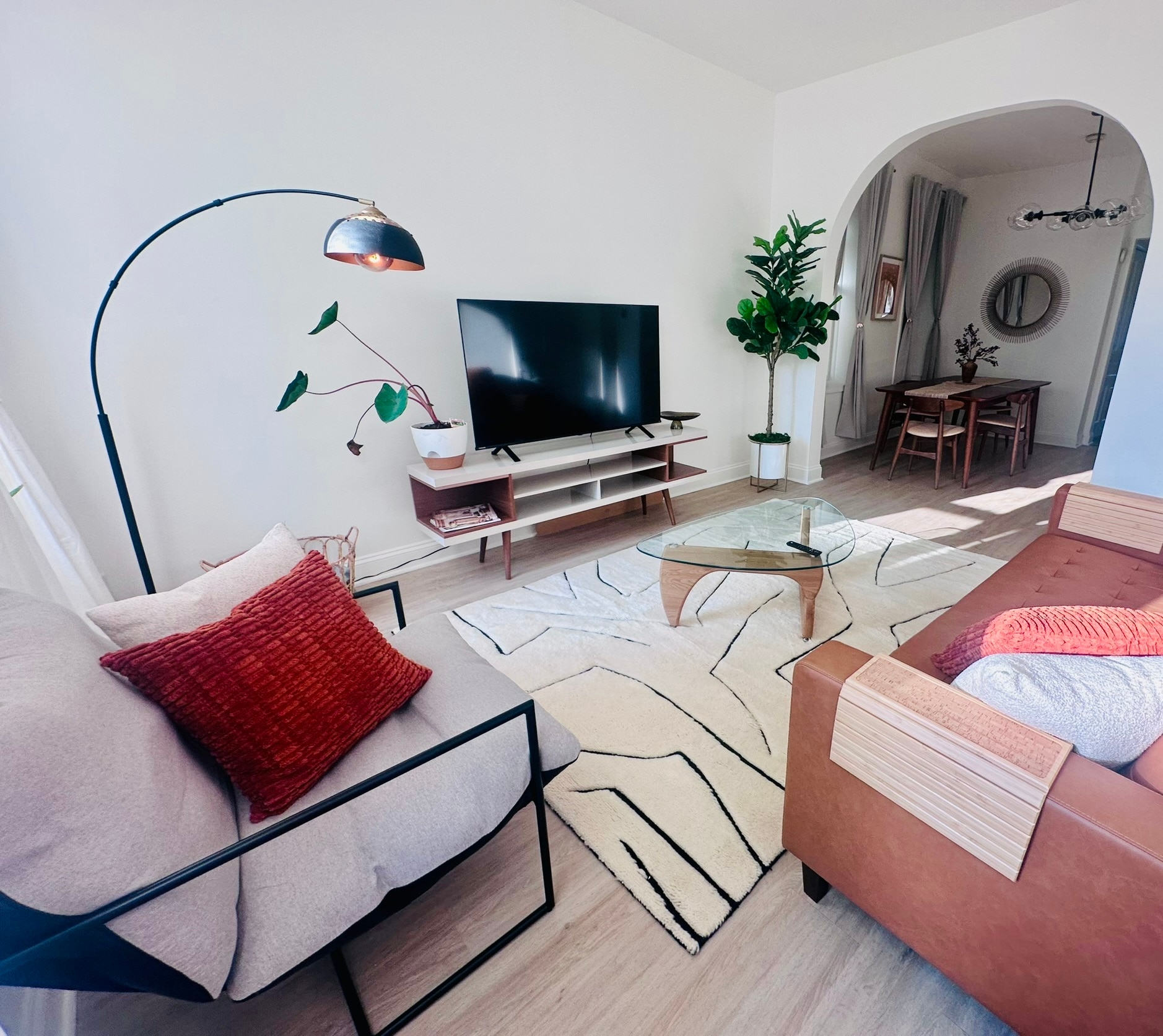 Building Photo - 2014 N Oakley Ave