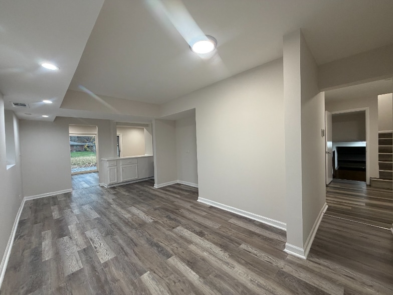 Building Photo - 18104 Paxton Ave