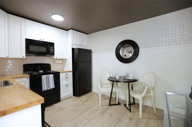 Building Photo - 2602 Ave N Ursuline St