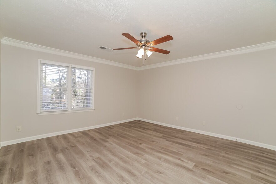Building Photo - 5690 Roundelay Way