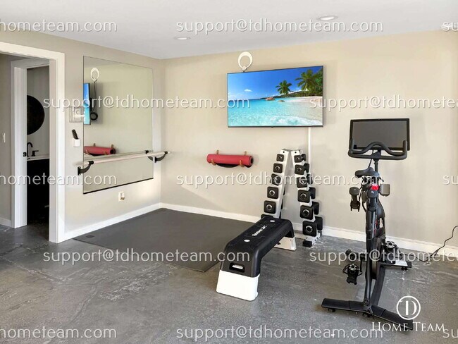 Building Photo - "Charming 1-Bed Waterfront Retreat with Scenic Lake Views & Pool in Kirkland!"