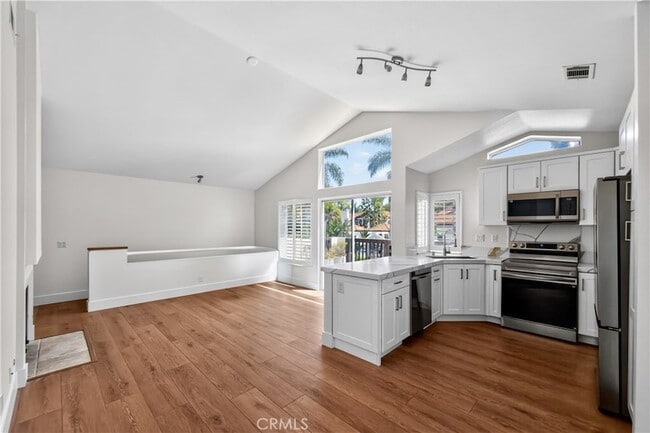 Building Photo - 18 Glen Cove