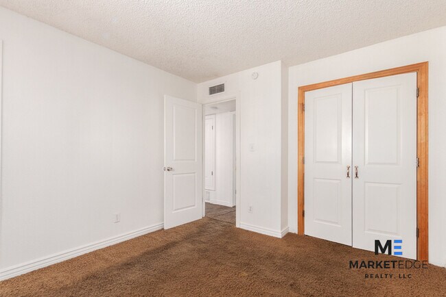 Building Photo - 2Bed/2Bath House at 24th St/Baseline! Appl...