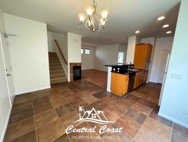 Building Photo - 2219 Cordoban Ln