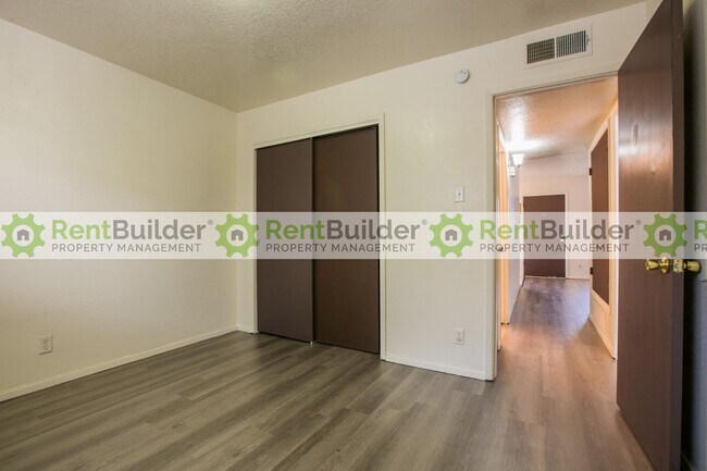 Building Photo - 12124 Menaul Blvd NE