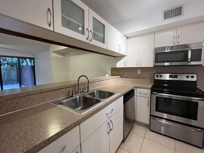 Building Photo - 2180 Brickell Ave