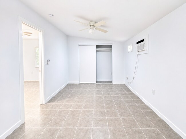 Building Photo - 240 1/2 E Beech Ave