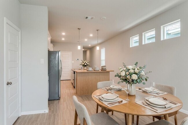 Building Photo - 3116 Pecan Farm Ln