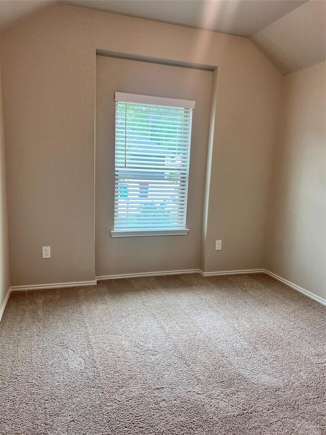 Building Photo - 8420 Int'l Fls Dr