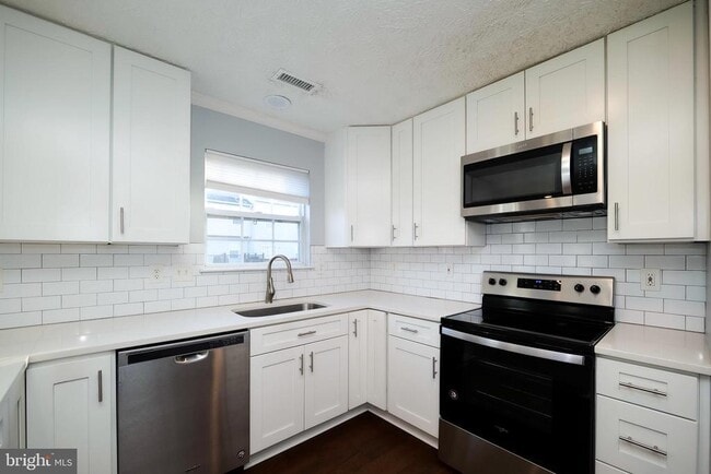 Building Photo - 3317 Hibiscus Ct