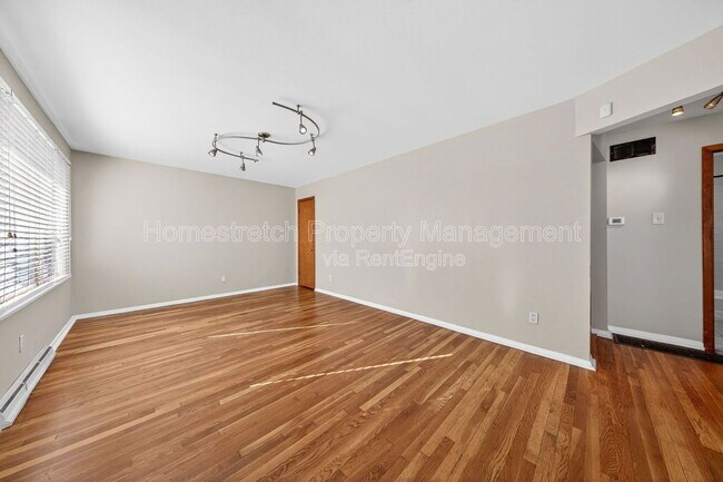 Building Photo - 207 Anistasia Dr