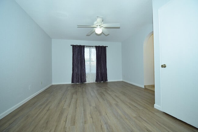 Building Photo - 2250 W Rockwell Dr