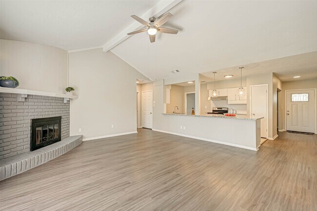 Building Photo - 910 Redway Ln