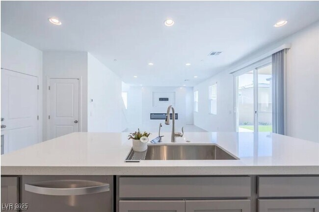 Building Photo - 10407 Sadie Blake Ave