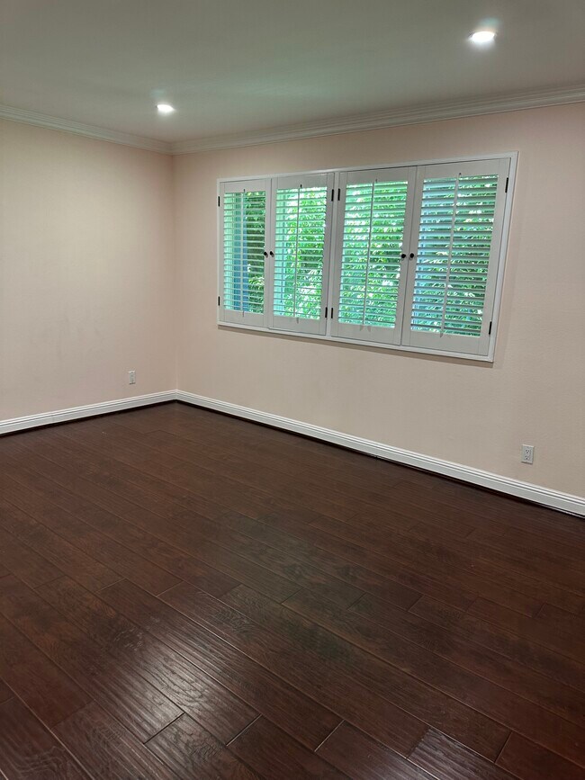 Building Photo - 18550 Hatteras St