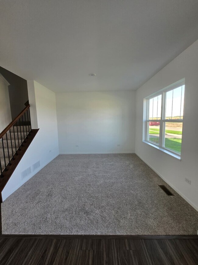 Building Photo - 348 Danforth Dr