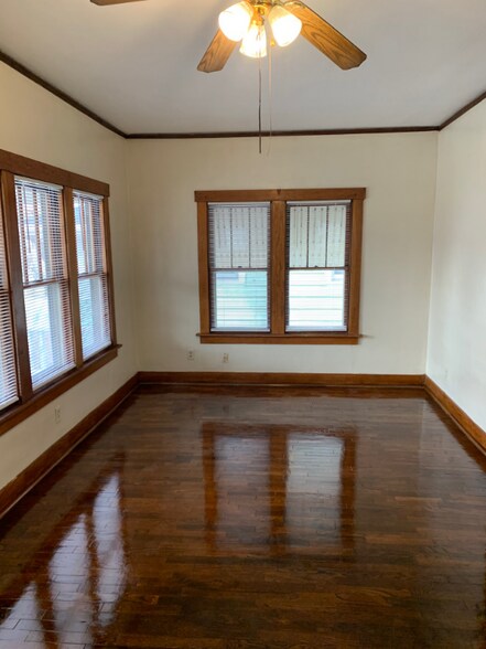 Building Photo - 520 SW 5th St