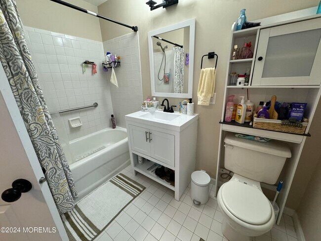 Building Photo - 402 Wedgewood Cir