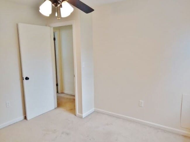 Building Photo - 2 Bed / 1 Bath Townhome