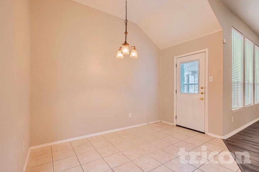 Building Photo - 110 Forest Park Ln