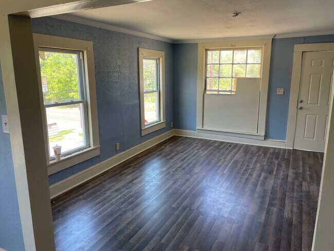 Building Photo - Huge Remodeled 3 Bed, 1 Bath Home