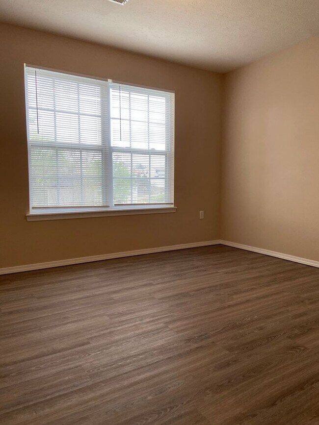 Building Photo - Condominium in Academy Commons