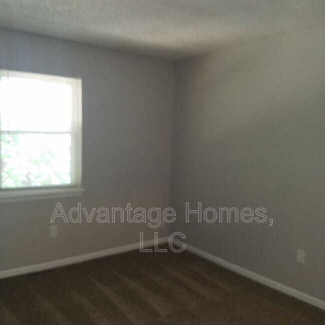 Building Photo - 11418 E 71 St