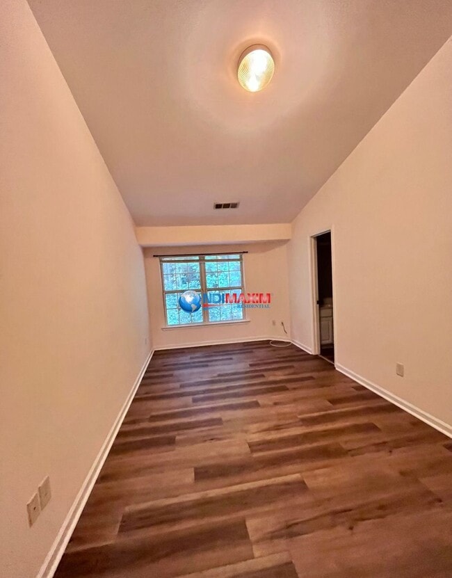 Building Photo - Townhome in Norcross with easy access to I-85