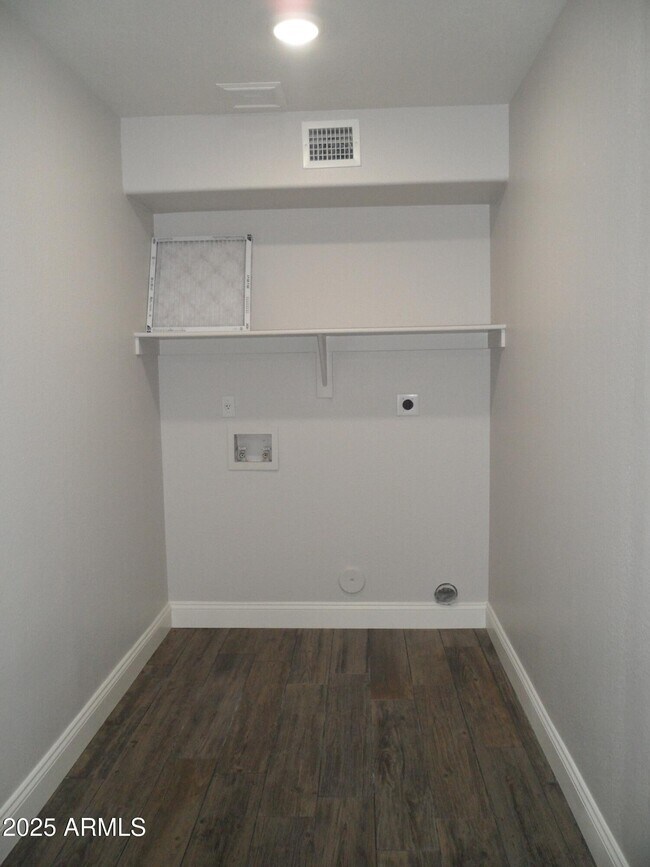 Building Photo - 7864 E Osage Ave