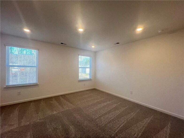 Building Photo - 273 Blue Dragon Dr