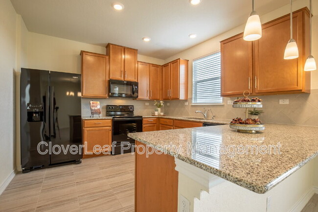 Building Photo - 571 Pebble Bend