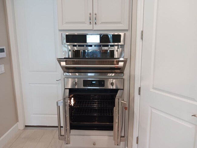 Building Photo - Here is your chance to live in Model Home!...