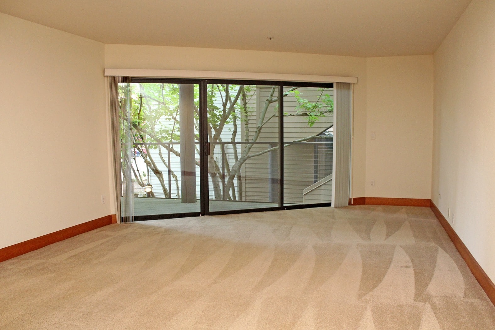 Building Photo - 810 NW Naito Pkwy