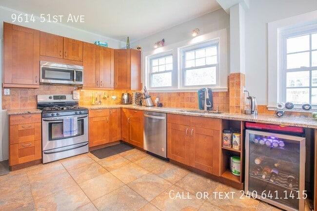 Building Photo - 9614 51st Ave