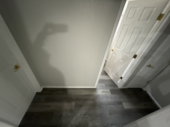 Building Photo - 1825 E Shore Villas Dr