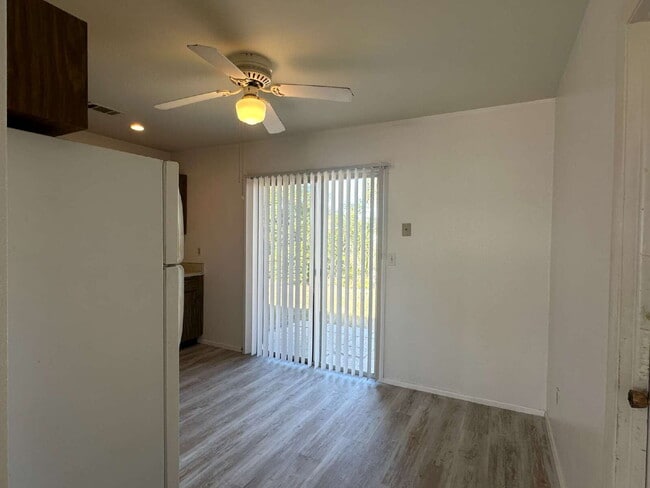 Building Photo - Nice 2/2/1 with office/den