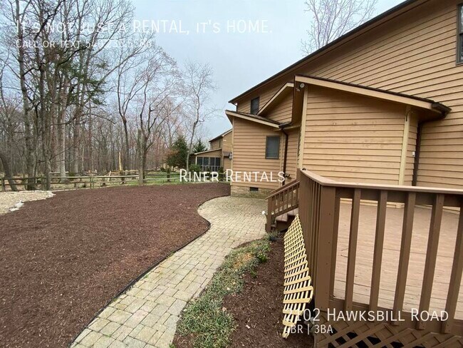 Building Photo - 2102 Hawksbill Rd