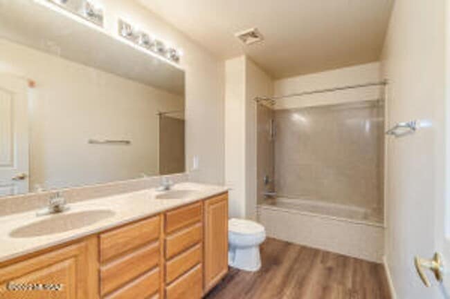 Building Photo - Well maintained 2-story, 4 bedroom and 2.5...