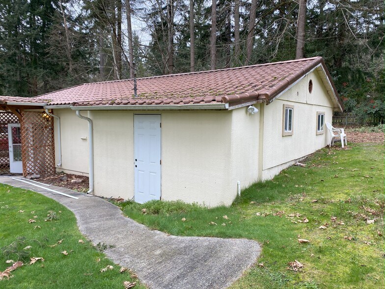 Building Photo - 11425 Juanita Dr NE