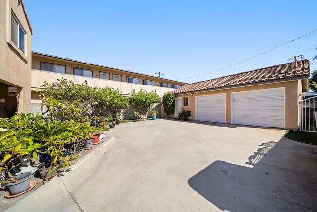 Building Photo - 3464 Carlsbad Blvd