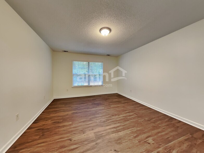 Building Photo - 20 Carlisle Ln